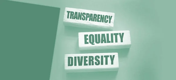 Transparency Equality Diversity Worte Auf Langen Holzklötzen Auf Schwarzem Hintergrund — Stockfoto