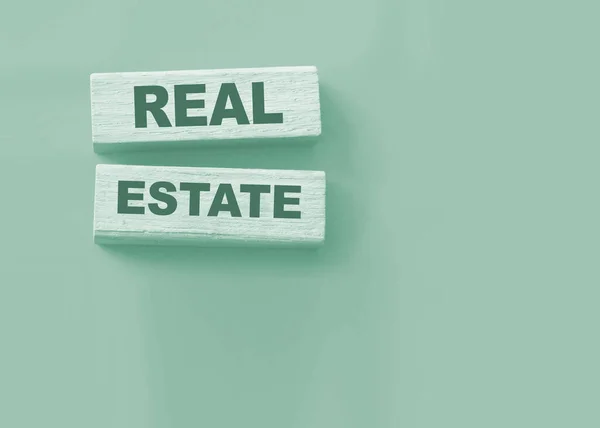 Real Estate Text Dřevěných Blocích Modrém Pozadí Obchodní Koncept Pronájem — Stock fotografie