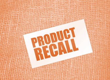 Çuval bezi üzerinde ProDUCT RECall yazan kart. iş kavramı.