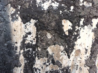 Çatlakları ve çizikleri olan taş bir duvarın dokusu arka plan olarak kullanılabilir.