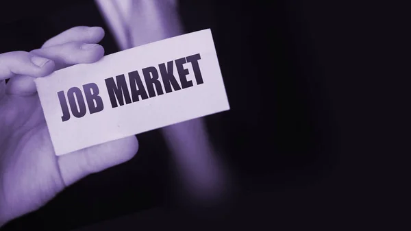 Geschäftsmann Hält Eine Karte Mit Dem Text Jobmarkt Geschäftskonzept — Stockfoto