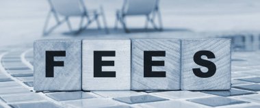 Tahta bloklar ve metin: ücretler. Vergi işi kavramı.