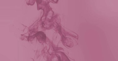 Yumuşak pembe ve nane aromalı güzel, rüya gibi gökyüzü ve üzerlerinde duman. Parti posterleri ve el ilanları için soyut romantik geçmiş.