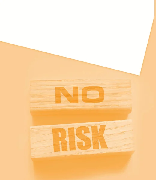 Risk Palabras Sobre Bloques Madera Sobre Fondo Amarillo Concepto Gestión — Foto de Stock