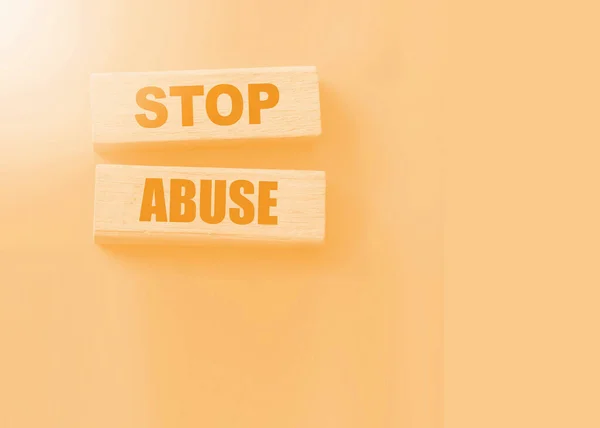 木製のブロックに虐待の言葉を停止します 依存症をやめ中毒性行動概念をやめ — ストック写真