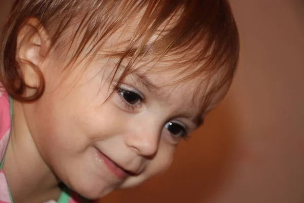 Şirin Mutlu Çocuk Portresi Görünümü — Stok fotoğraf