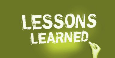 Tahtaya yazılmış dersler var. Eğitim ya da iş konsepti.