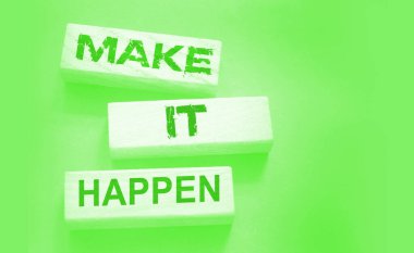 Tahta bloklara yazılmasını sağla. Motivasyon koçluğu kariyeri ve iş konsepti.