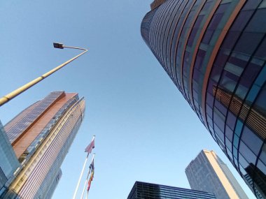 Şehir sokakları yazın görünüyor, Vilnius, Litvanya