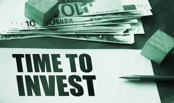 Ord Dags Att Investera Sidan Penna Och 100 Euro Pengar — Stockfoto