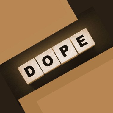 Ahşap bloklar için uyuşturucu kelimesi. Bağımlılık konsepti. Sağlık hizmetleri kavramı.