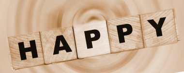 Okyanus arka planında ahşap küpler. Yaşam tarzı kavramı.