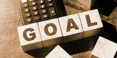 GOAL kelimesi tahta küplere ve hesap makinesine yazılır. Motivasyon kavramı.