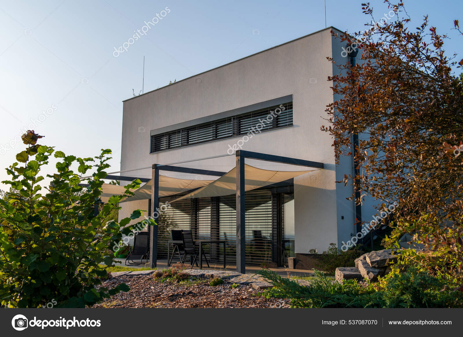 Modern White Cube Elegant Minimalist Style Passive House Large