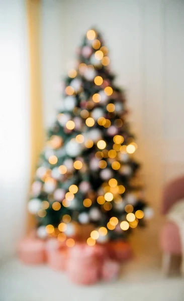 Weihnachten Und Neujahr Interieur Weihnachtsbaum Mit Girlanden Geschmückt Viele Leuchtende — Stockfoto
