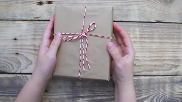 Women Hands Pack Gift Christmas New Year Environmentally Friendly Materials — Vídeo de stock