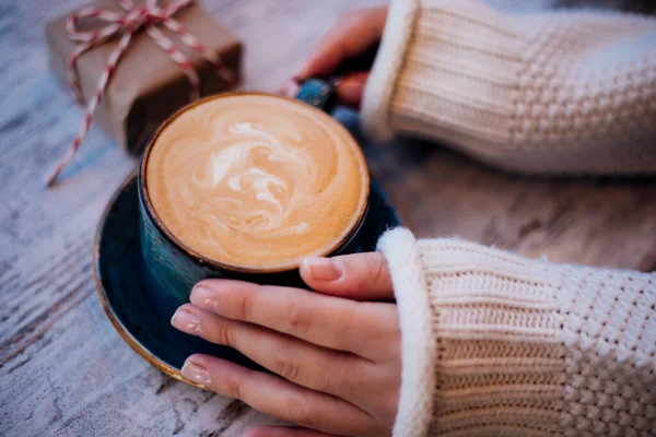 Women Hands Holding Cup Coffee Atmosphere Cozy Evening Hot Drink — Stock Photo, Image