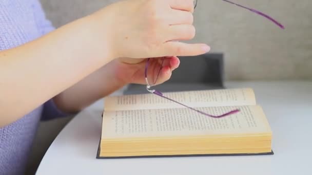 Concept Learning Close Women Hands Wiping Glasses Napkin Textbook Book — Stock Video