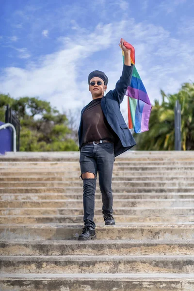 Sent Homosexuell Man Smink Att Bära Moderiktig Hatt Med Lgbt — Stockfoto