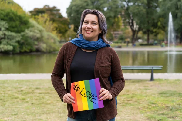 Love Cheerful Queer Woman Holding Message Supporting Lgbt Community — Stockfoto