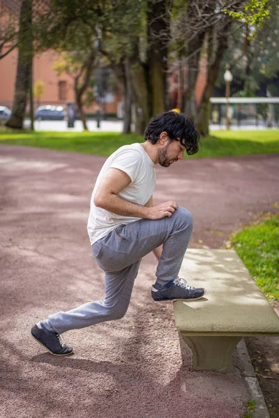 Porträtt Stilig Attraktiv Mogen Skäggig Atletisk Latin Man Kille Gör — Stockfoto