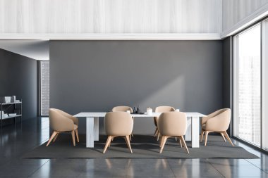 Panoramik gri yemek odası içi boş bir duvar, altı bej sandalye, beyaz bir ahşap masa ve koridorda bir büfe. Döşeme döşemesi. Modern kantin tasarımı kavramı. 3d oluşturma