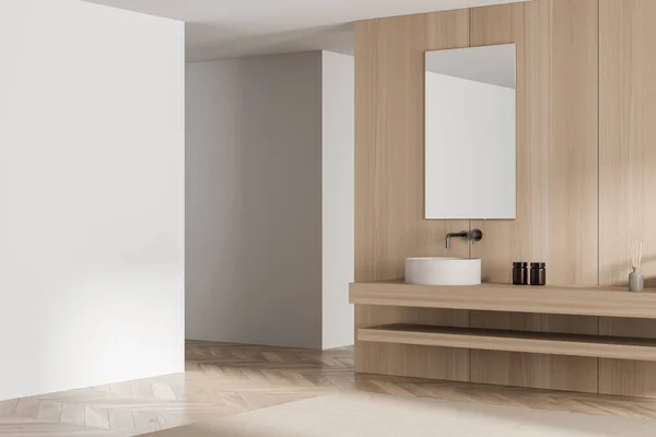 Vista Angolo Interni Bagno Legno Con Moderna Vanità Galleggiante Specchio — Foto Stock