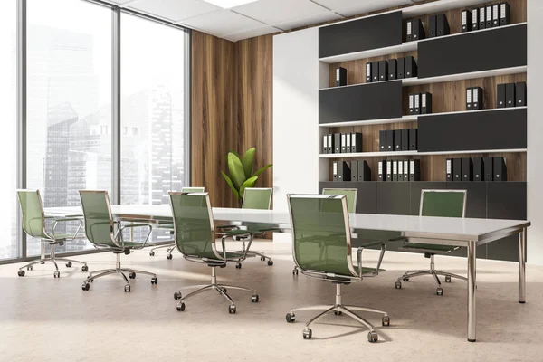 Houten Vergaderzaal Met Groene Fauteuils Lange Tafel Beige Vloer Kantoor — Stockfoto