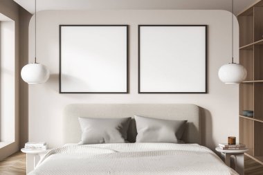 Yatak odası, yastıklar, kitaplar ve mumlarla dolu sehpalar. Üst üste iki sanat çerçevesi, şık mobilya ve pencereli uyku odası, 3 boyutlu görüntüleme