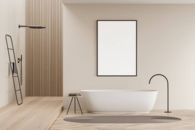 Banyonun içi beyaz küvetli ve minimalist duş ve havlu merdiveni, ön manzara. Modern mobilyaları olan bir banyo ve duvarda üç boyutlu bir çerçeve.