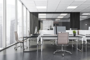 Moskova manzaralı panoramik pencerelerin yanında bej koltuklar ve bilgisayarlar olan ofis odası. Cam kapılar ardında açık alan işyeri ve ceo odası, 3D görüntüleme