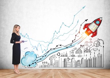 Takım elbiseli kadın, iş günlüğü elinde parke, karalama ikonları ve duvarında oklar olan renkli roketler. Grafikler ve ağ simgeleriyle çizim. Ürün başlatma kavramı