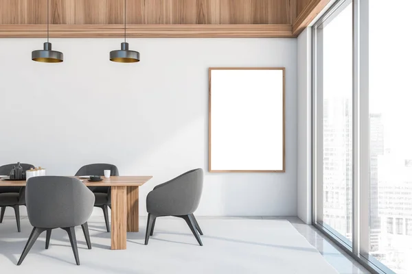 全景餐厅内部白色墙壁上的空框架 配有木桌 灰色椅子和铺在瓷砖地板上的地毯 现代家居和酒店设计的概念 3D渲染 — 图库照片