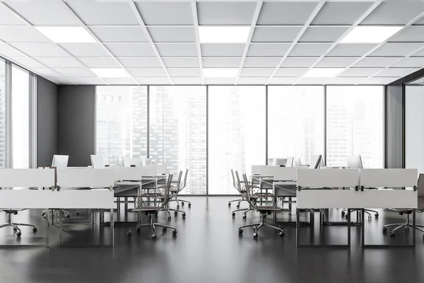 Interior Sala Oficina Blanca Con Sillones Negros Computadoras Las Mesas — Foto de Stock