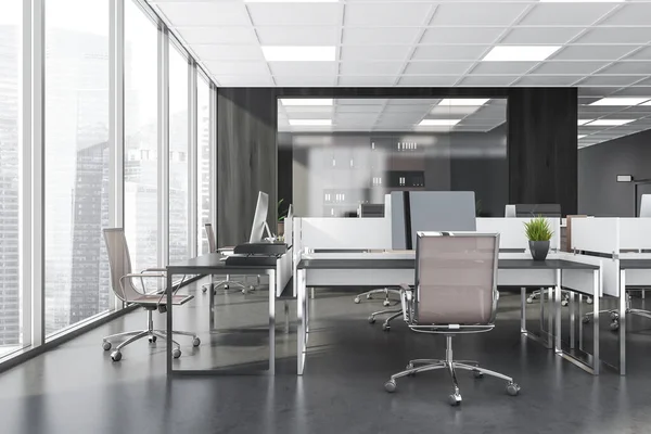 Bureau Intérieur Avec Fauteuils Beige Ordinateurs Près Des Fenêtres Panoramiques — Photo