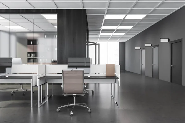 사무실 내부와 베이지 사무용 의자가 결합되어 어두운 디자인의 세그먼트를 사용하여 — 스톡 사진