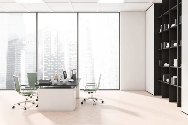 Boční Pohled Bílý Béžový Panoramatický Interiér Kancelářským Stolem Zelenými Židlemi — Stock fotografie
