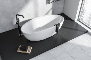 Oval küvetin tepesi açık gri banyodaki siyah beton platformda çelik musluklu. Modern iç tasarım konsepti. 3d oluşturma