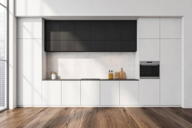 Hafif minimalist yemek seti iç dekorları ve rafları olan, ön manzaralı, şehir manzaralı pencereli. Ahşap zeminde fırını olan lüks bir mutfak.