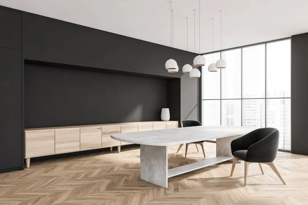 Salle Manger Bois Avec Table Blanche Fauteuils Noirs Sur Parquet — Photo