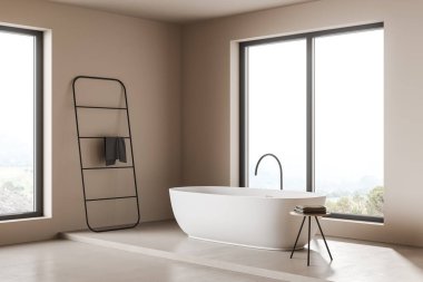 Bej rengi, modern banyo, küvet ve musluk beton zemin, küçük masa, yan görüş. Kırsal kesimde panoramik pencere, duvara dayalı havlu merdiveni. 3B görüntüleme