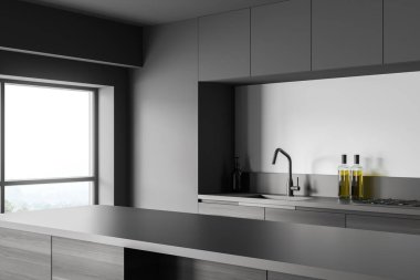 Koyu renk mutfak odasının içi gri duvar, bar tezgahı kırsal manzaralı panoramik pencere, lavabo, elektrikli ocak, sıvı sabun, masa. Çağdaş minimalist tasarım. 3d oluşturma