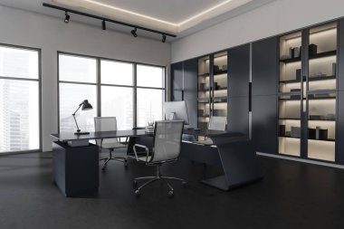 Koltuklu ve bilgisayarlı siyah ofis odası, klasörlü ve belgeli raf, koyu beton zemin. Gökdelenli pencereler, 3B görüntüleme