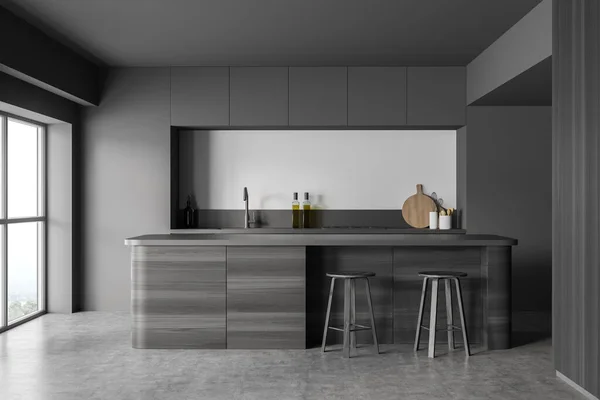 Dunkler Küchenraum Mit Zwei Barhockern Theke Betonboden Und Panoramafenster Mit — Stockfoto