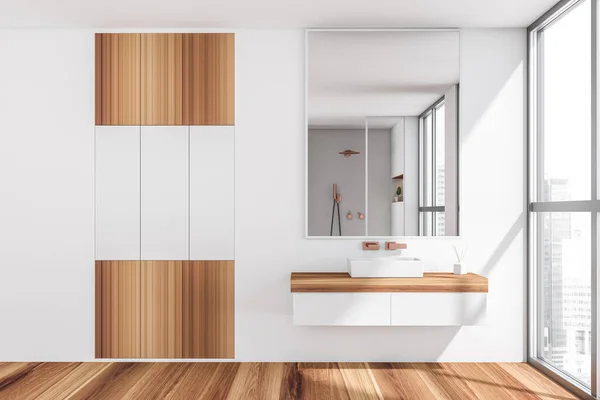 Interior Banheiro Brilhante Com Dois Dissipador Espelho Piso Madeira Carvalho — Fotografia de Stock