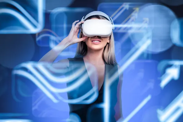 Kantoorvrouw Headset Abstracte Iconen Lijnen Nieuwe Technologie Augmented Reality Wazig — Stockfoto