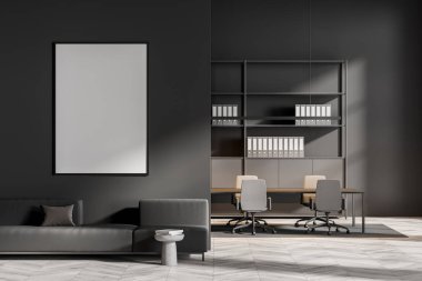 Koyu gri oturma odasının duvarında kanepe ve sehpası olan bir tuval. Arka planda raflar olan toplantı odası. Beton zemin. Modern ofis tasarımı kavramı. 3d oluşturma