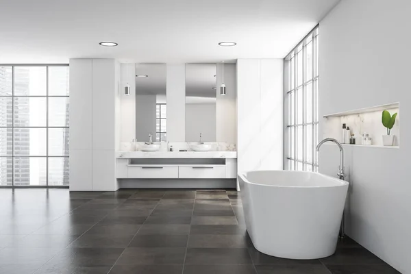 明亮的浴室内部与白色浴缸 双水池 两个镜子 瓷砖地板 全景窗与新加坡城市摩天大楼的观点 卫生和温泉保健程序的概念 3D渲染 — 图库照片