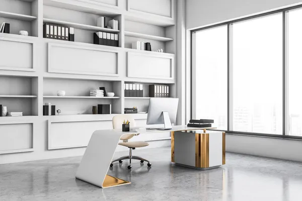 Weißes Büro Chefzimmer Mit Tisch Und Weißes Regal Mit Ordnern — Stockfoto