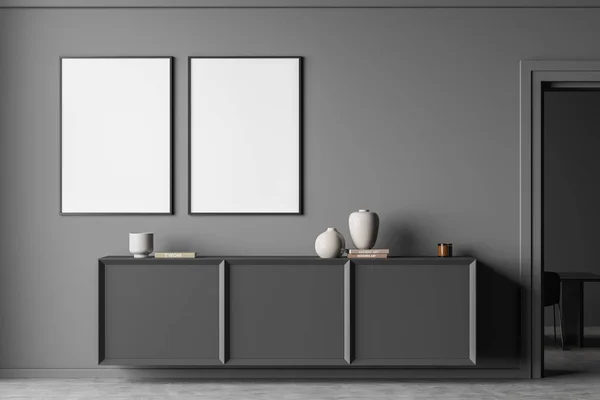 テーブル アーチとコンクリート床の2つの空の白いポスターと暗いギャラリールームのインテリア クールのためのミニマリストデザインの概念 モックアップ 3Dレンダリング — ストック写真